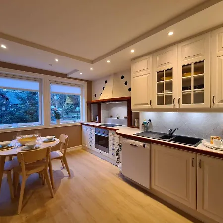 Apartment Spacious And Modern, 2-bedroom, Near Center, Best Location