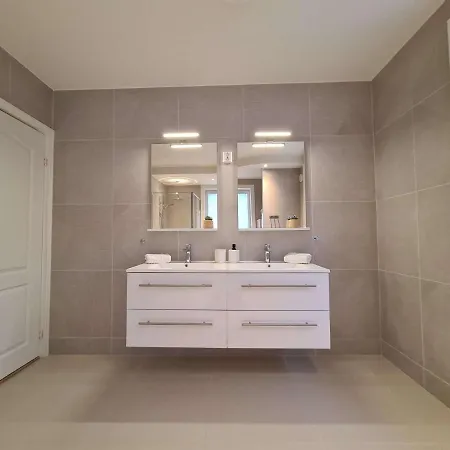 Apartment Spacious And Modern, 2-bedroom, Near Center, Best Location